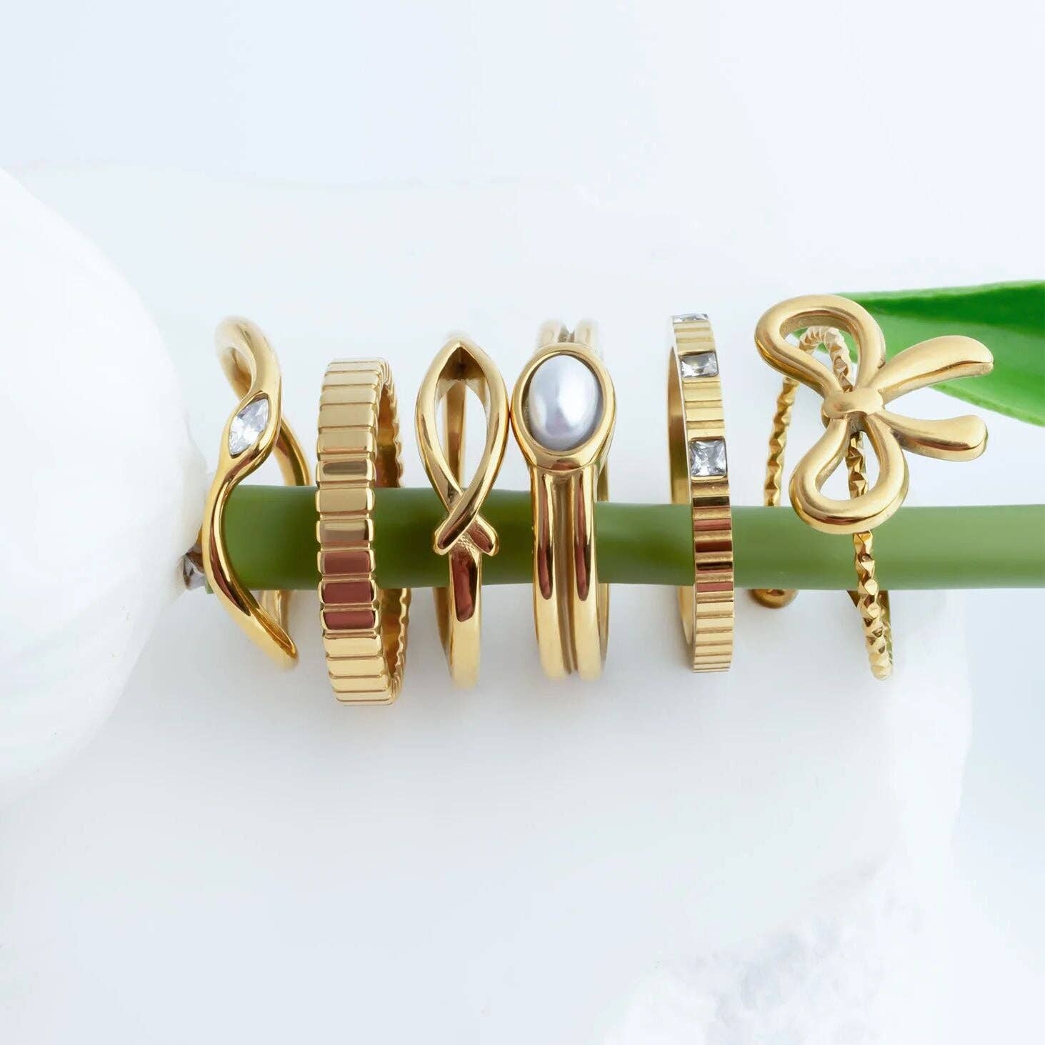 18K Gold PVD Stainless Steel Fluted Stacking Ring: Gold / 6